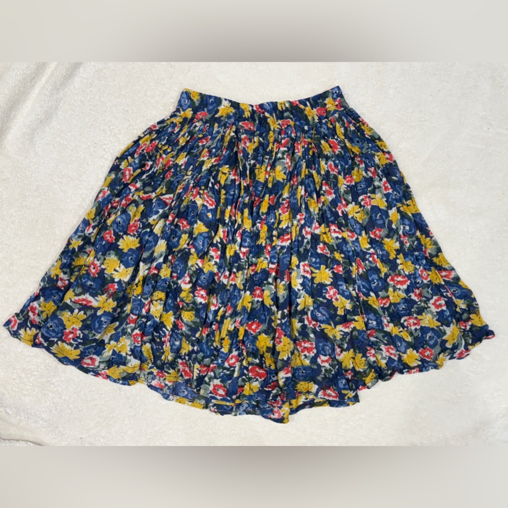 Lightweight swingy floral mini skirt